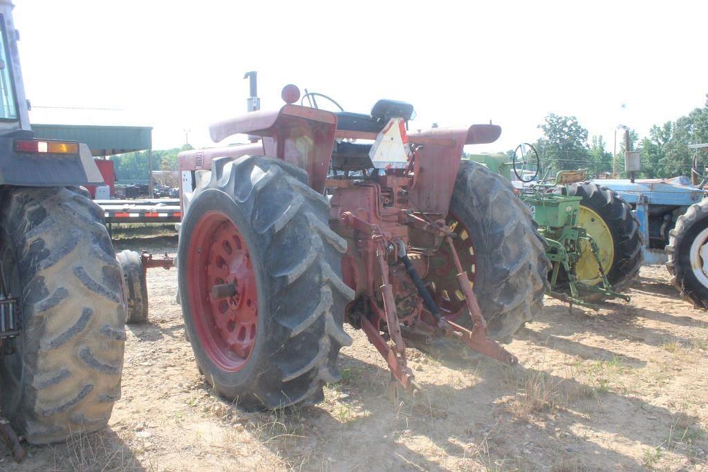 Image of International Harvester 806 Image 1