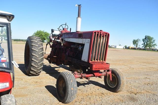 Image of International Harvester 806 equipment image 3