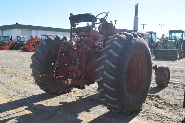 Image of International Harvester 806 equipment image 2