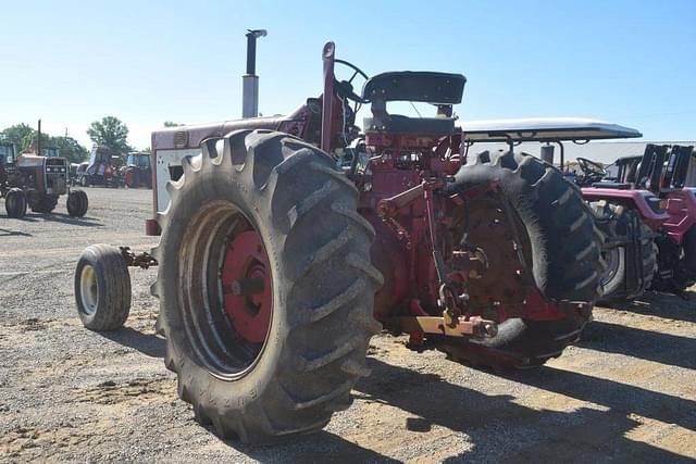 Image of International Harvester 806 equipment image 1
