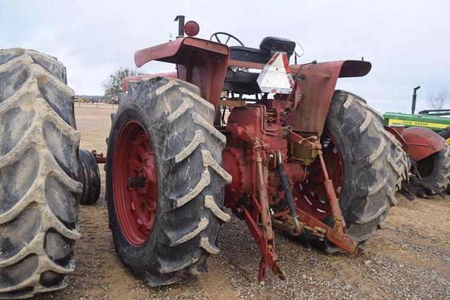 Image of International Harvester 806 equipment image 1