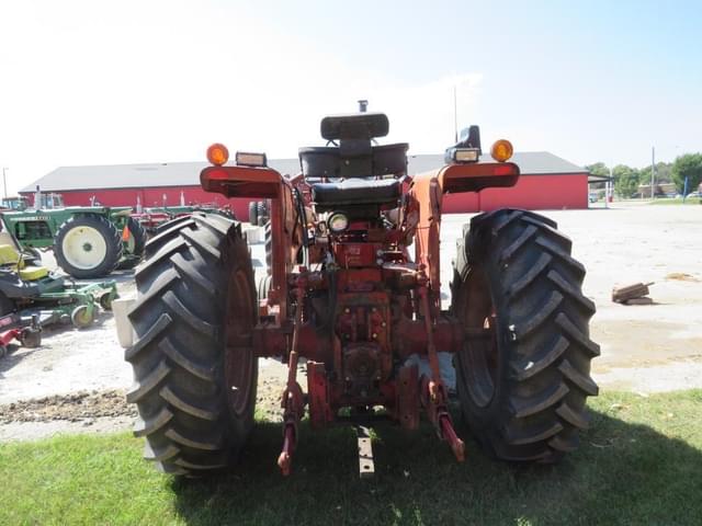 Image of International Harvester 806 equipment image 4
