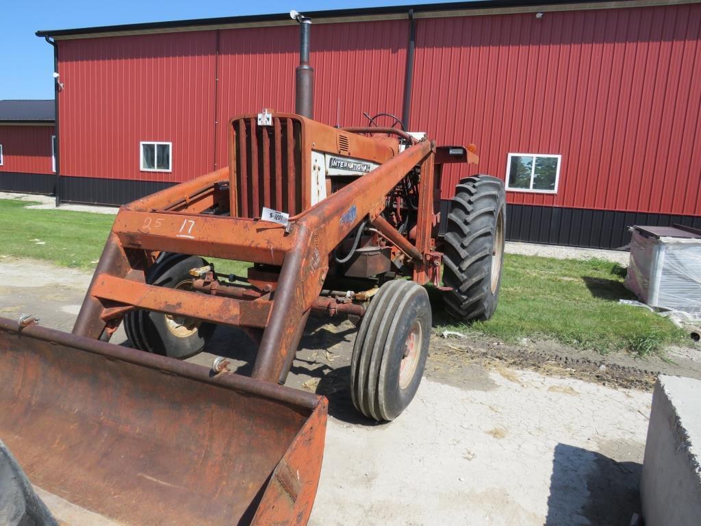 Image of International Harvester 806 Primary image