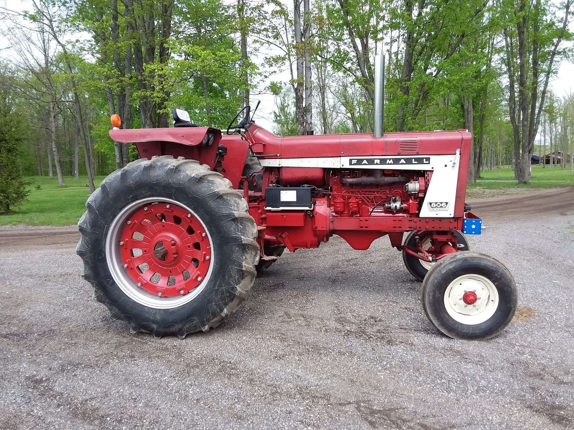International Harvester 806 Equipment Image0