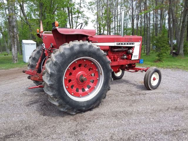 Image of International Harvester 806 equipment image 3