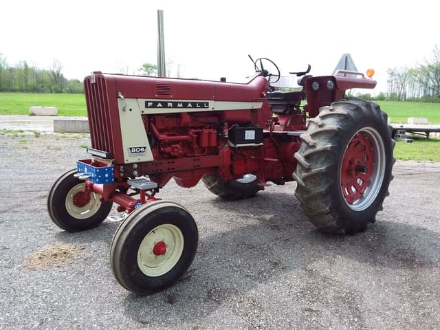 Image of International Harvester 806 equipment image 2