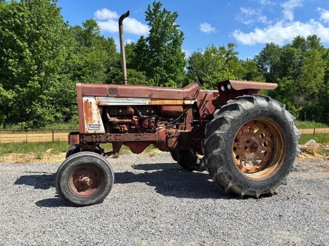 Image of International Harvester 806 equipment image 3