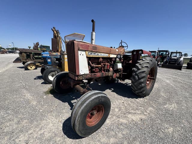 Image of International Harvester 806 equipment image 1