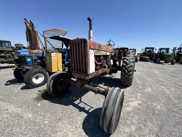 Image of International Harvester 806 equipment image 2