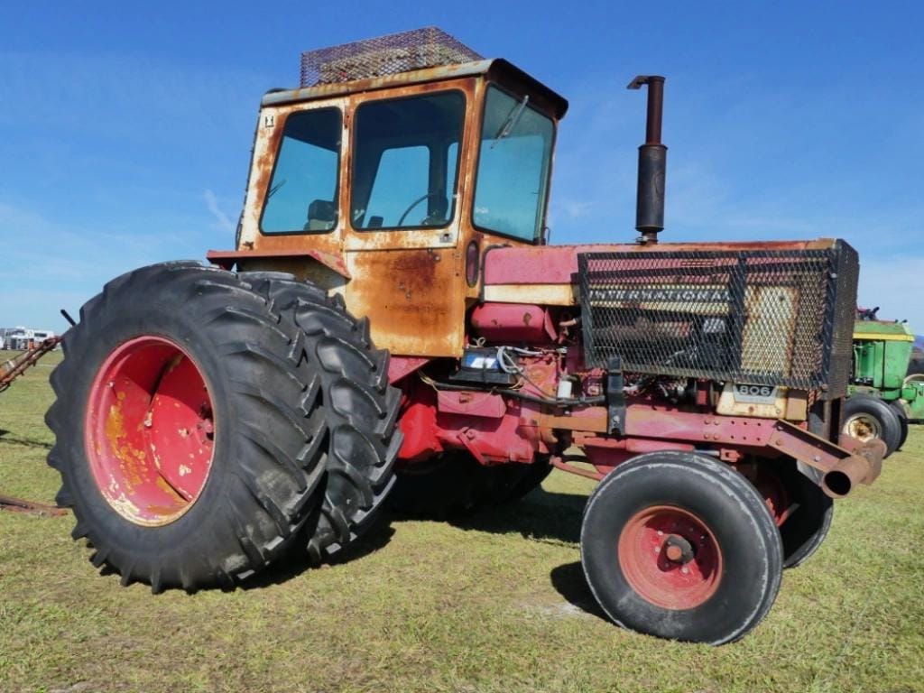 Main image International Harvester 806