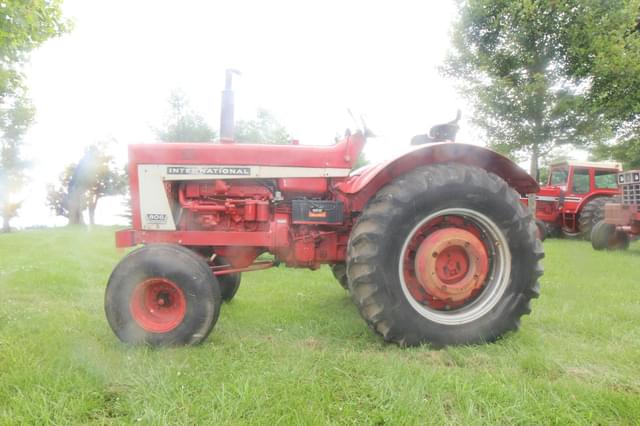 Image of International Harvester 806 equipment image 2