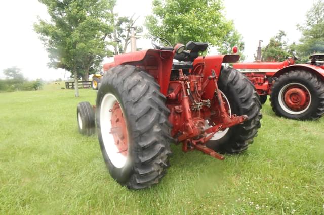 Image of International Harvester 806 equipment image 4