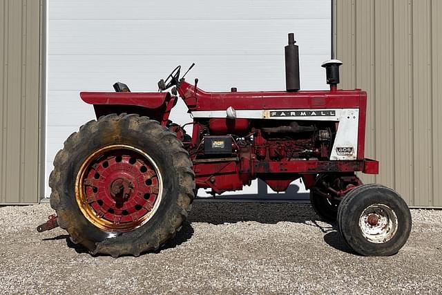 Image of International Harvester 806 equipment image 2