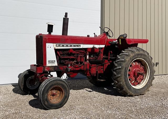 Image of International Harvester 806 equipment image 1