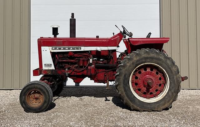 Image of International Harvester 806 equipment image 3