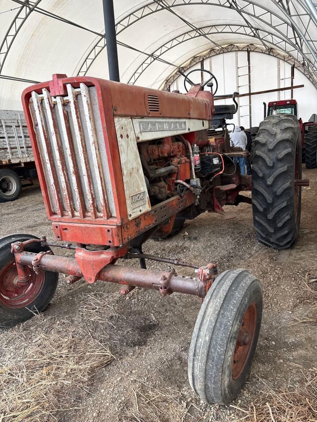Image of International Harvester 806 equipment image 3