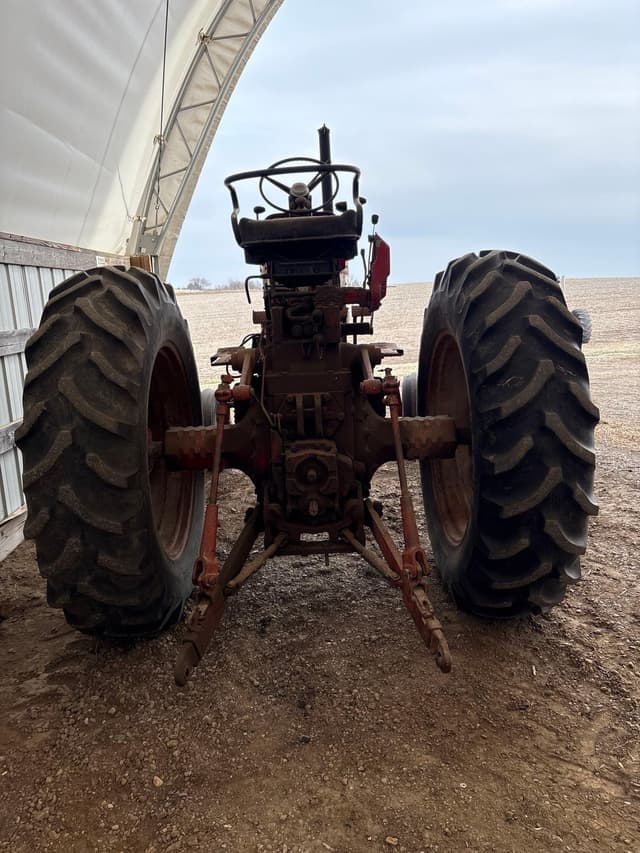 Image of International Harvester 806 equipment image 4