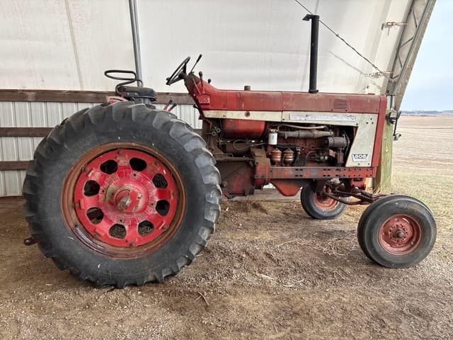 Image of International Harvester 806 equipment image 1