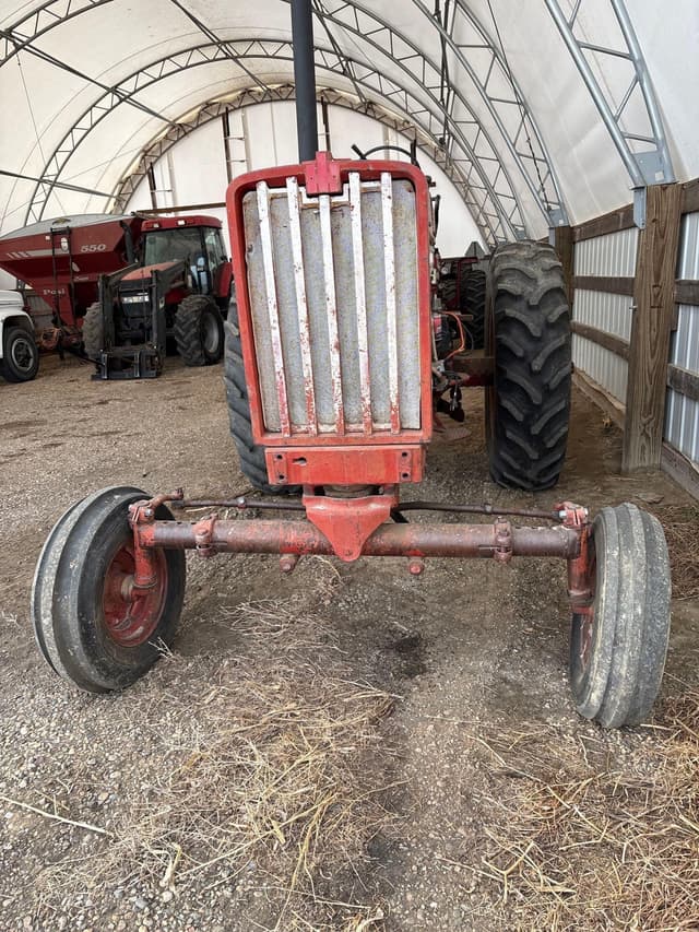 Image of International Harvester 806 equipment image 2