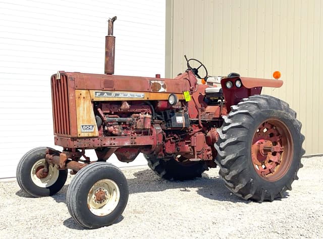 Image of International Harvester 806 equipment image 1