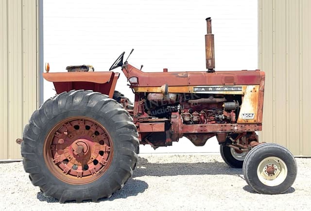 Image of International Harvester 806 equipment image 2