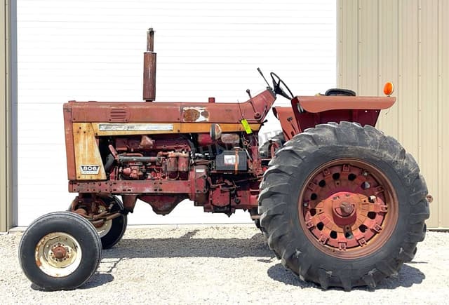 Image of International Harvester 806 equipment image 3