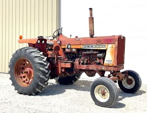 International Harvester 806 Image