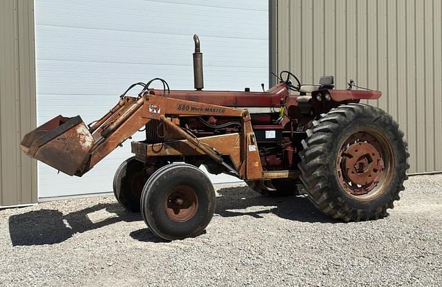 Image of International Harvester 806 equipment image 1