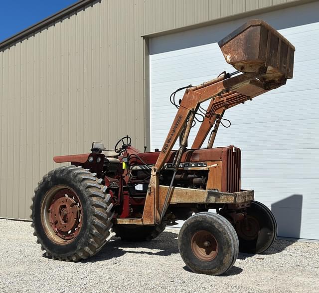 Image of International Harvester 806 equipment image 2