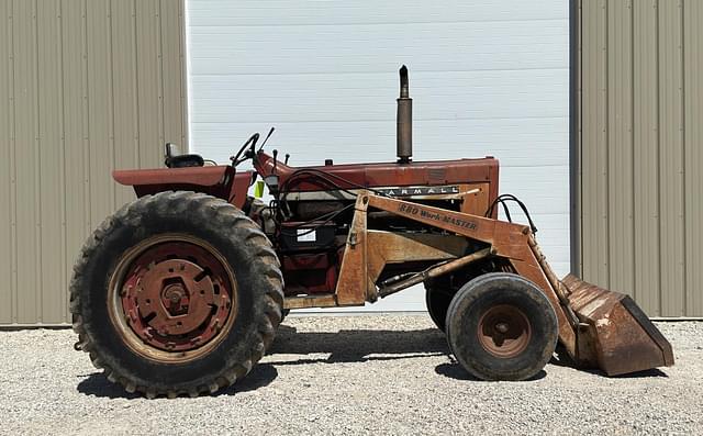 Image of International Harvester 806 equipment image 3