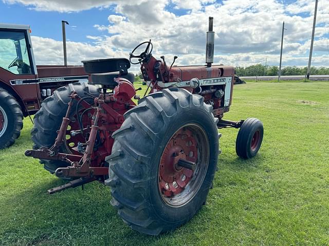 Image of International Harvester 806 equipment image 2