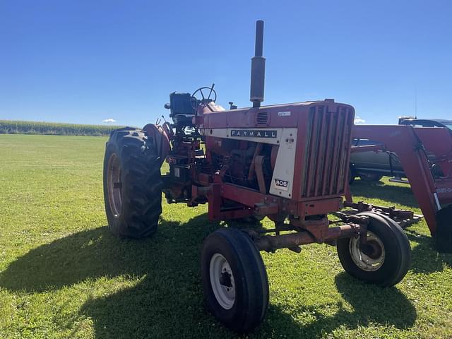 Image of International Harvester 806 equipment image 1