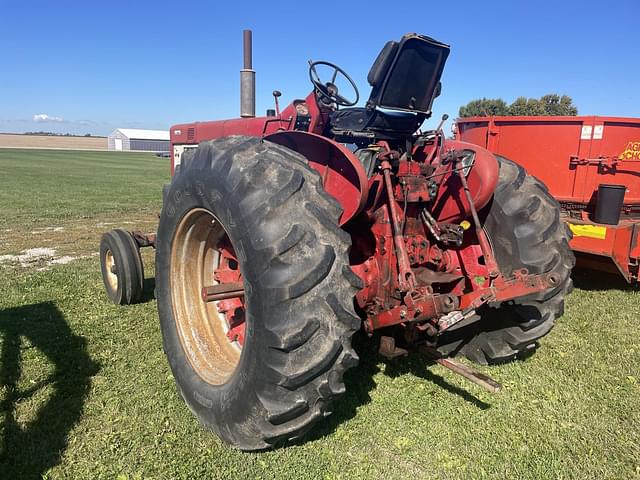 Image of International Harvester 806 equipment image 3