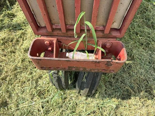 Image of International Harvester 806 equipment image 4