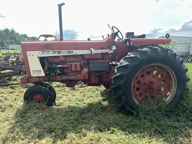 Image of International Harvester 806 equipment image 1