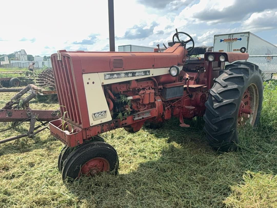 Image of International Harvester 806 Primary image