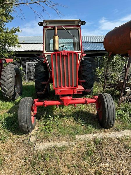 Image of International Harvester 806 equipment image 1