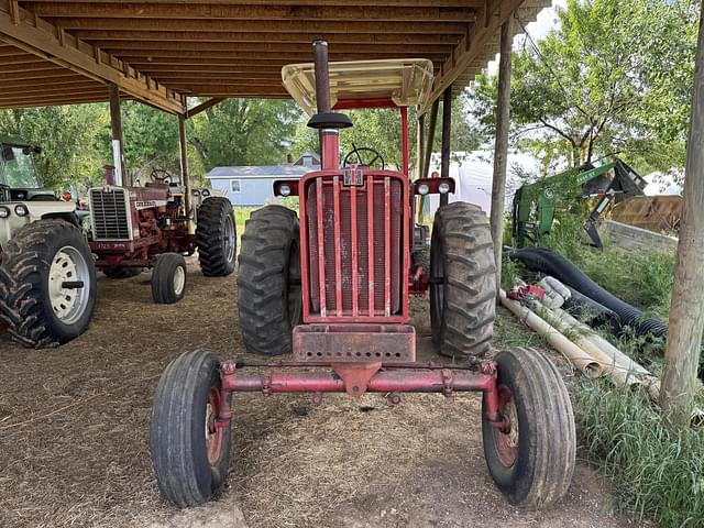 Image of International Harvester 806 equipment image 1