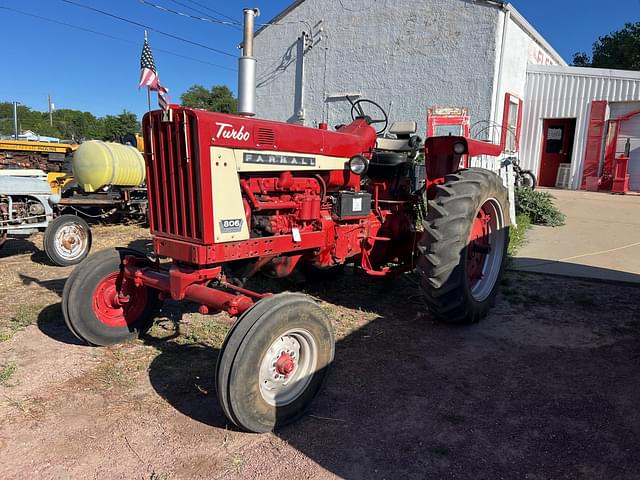 Image of International Harvester 806 equipment image 1