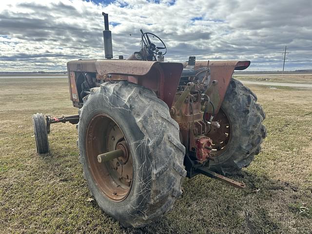 Image of International Harvester 806 equipment image 3