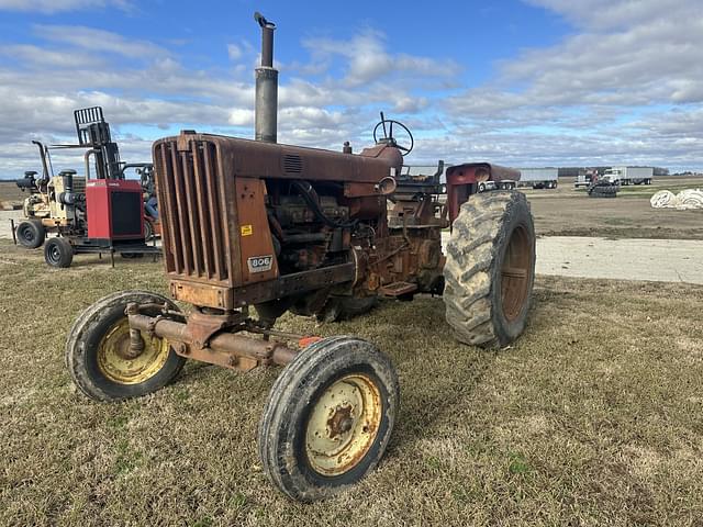 Image of International Harvester 806 equipment image 1