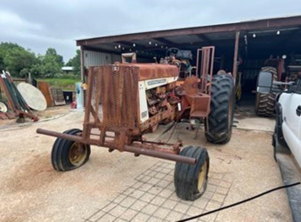 Main image International Harvester 806