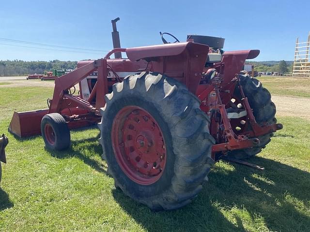 Image of International Harvester 806 equipment image 2