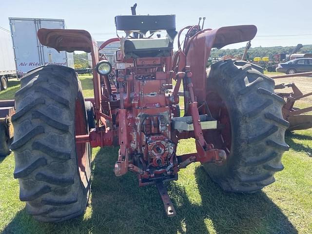 Image of International Harvester 806 equipment image 3