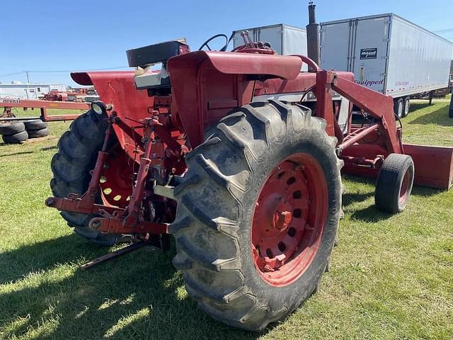 Image of International Harvester 806 equipment image 4