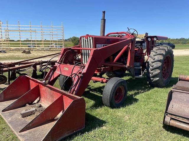 Image of International Harvester 806 equipment image 1