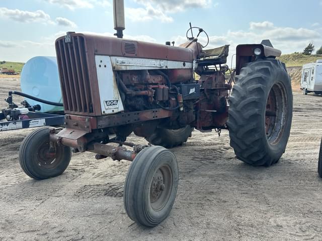 Image of International Harvester 806 equipment image 2