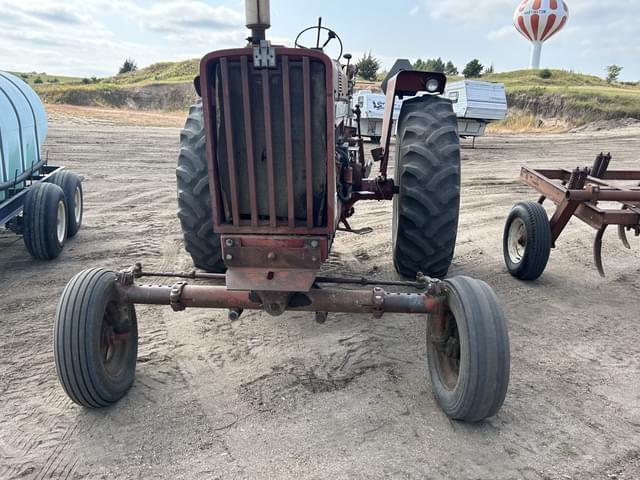 Image of International Harvester 806 equipment image 3