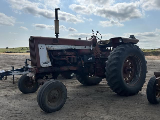 Image of International Harvester 806 equipment image 1