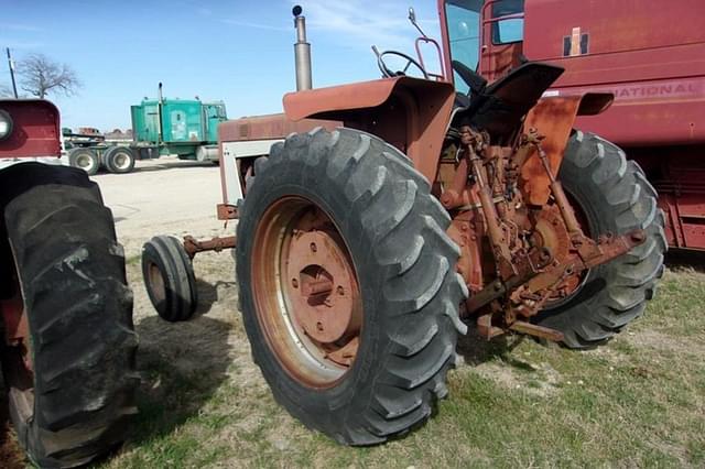 Image of International Harvester 806 equipment image 4